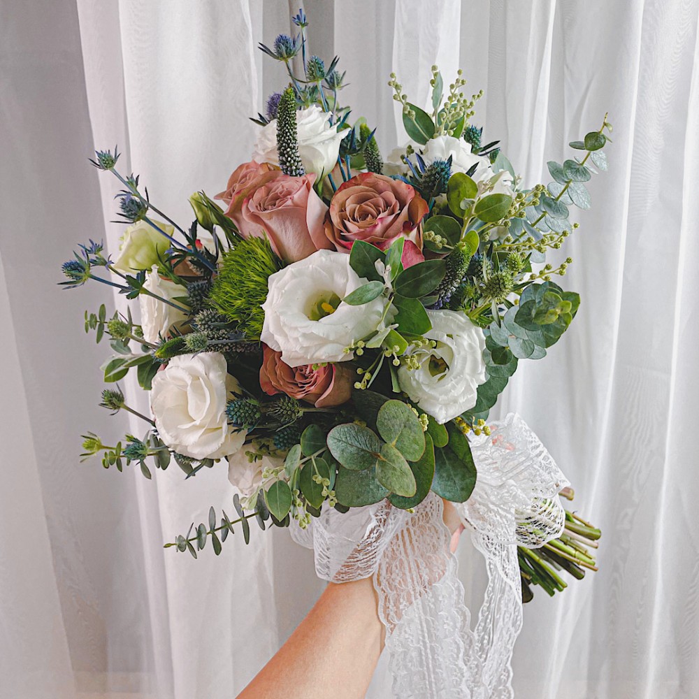 hand-tied-bouquet